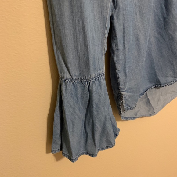 Beachlunchlounge bell sleeve chambray button up - Picture 4 of 5